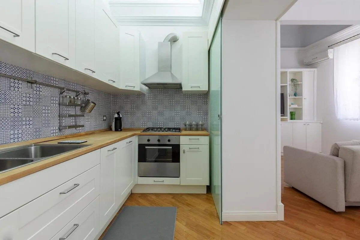Ve Apartment By My Temporary Home Katanya 0*,  İtalya
